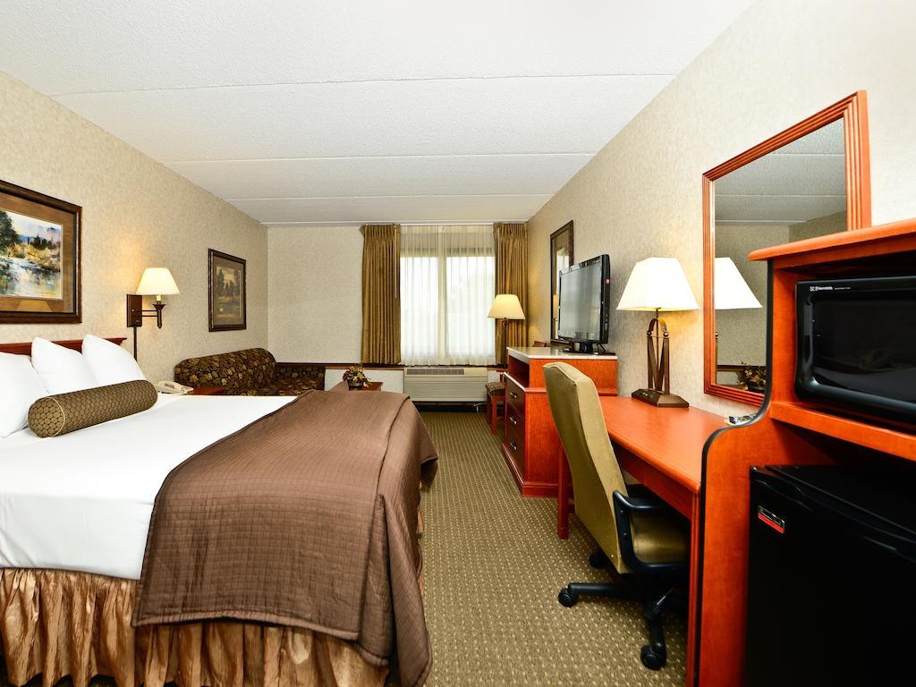 Ramada By Wyndham & Conference Center Hotel Plymouth