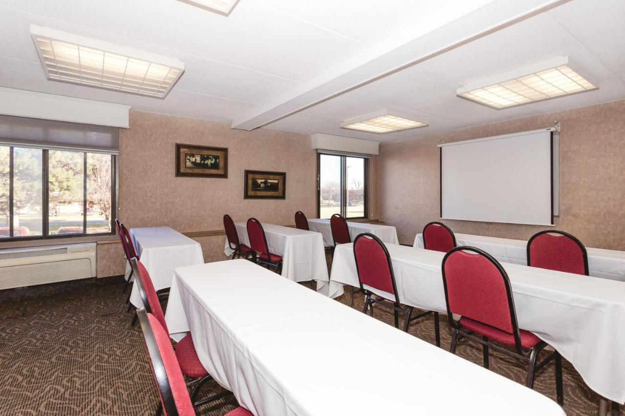 Hotel Ramada By Wyndham & Conference Center Plymouth