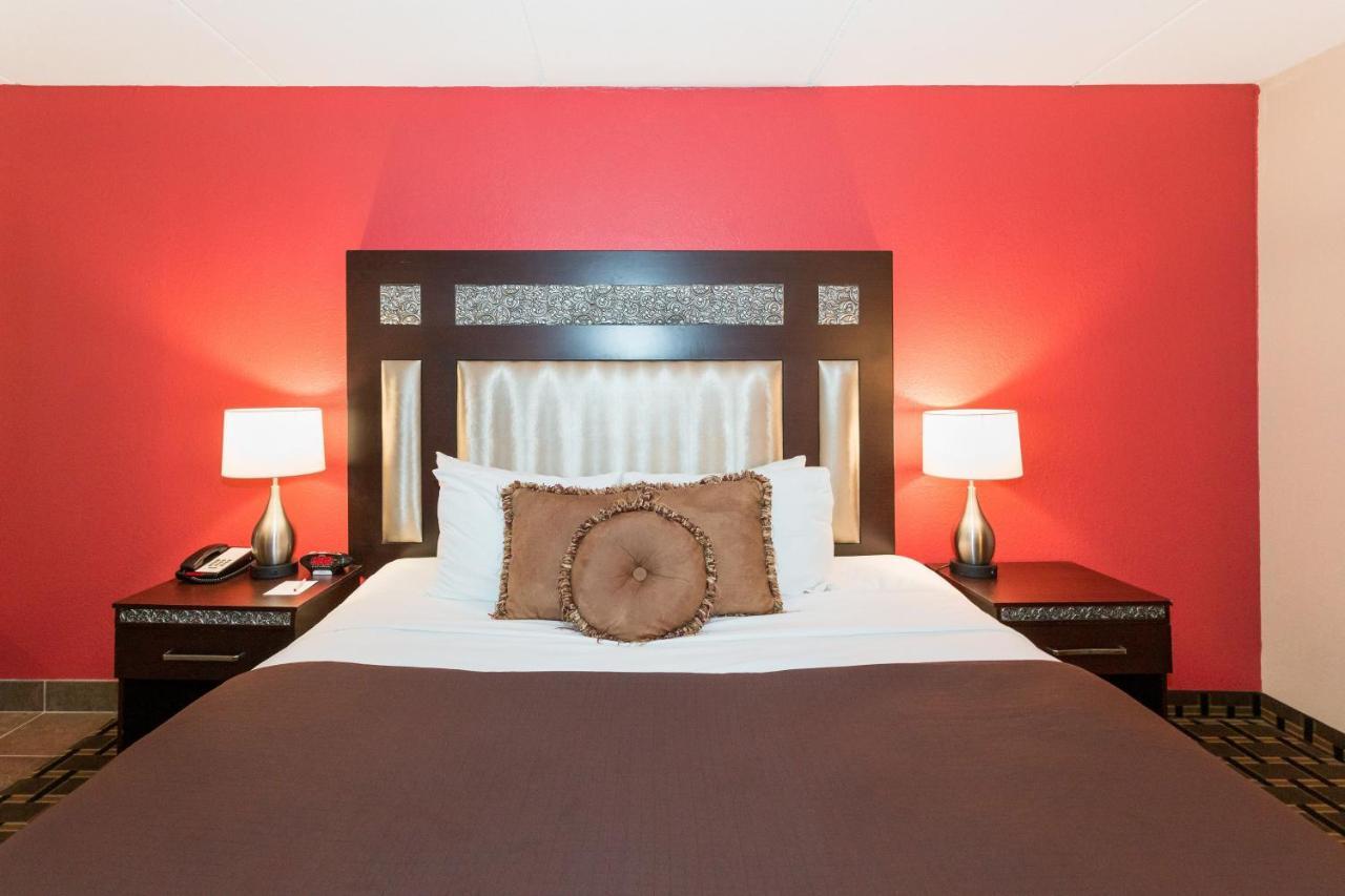 Ramada By Wyndham & Conference Center Hotel Plymouth
